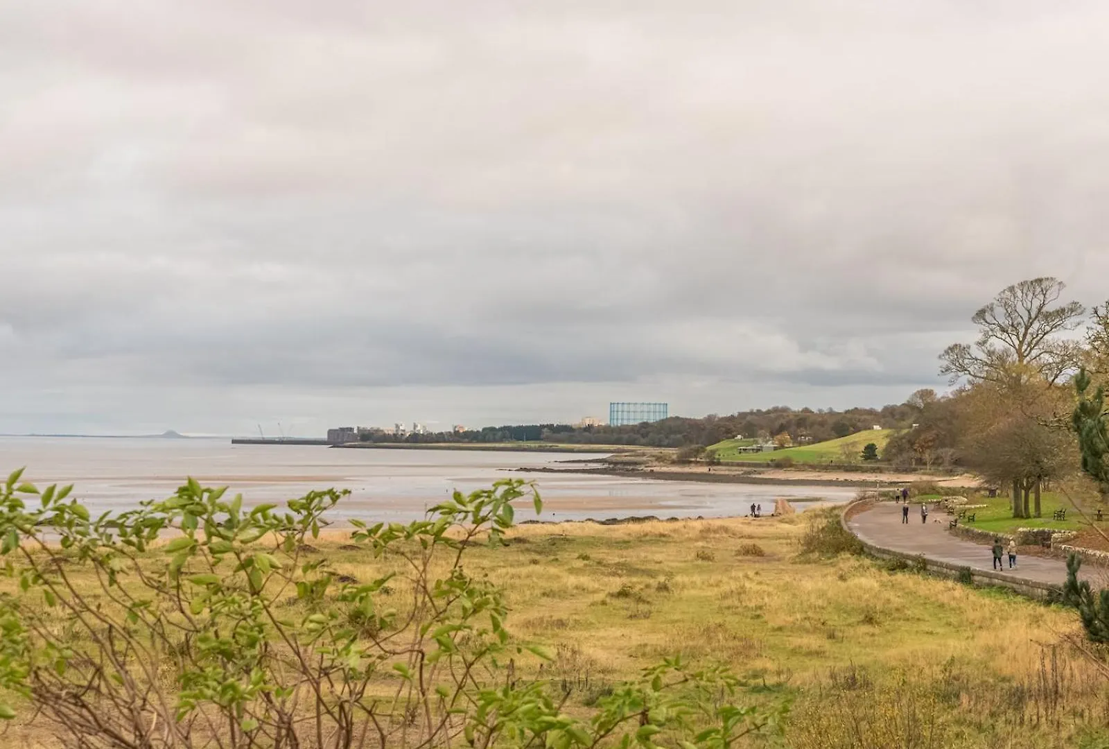 1 Bedroom Beachside Apartment Edinburgh Pass The Keys