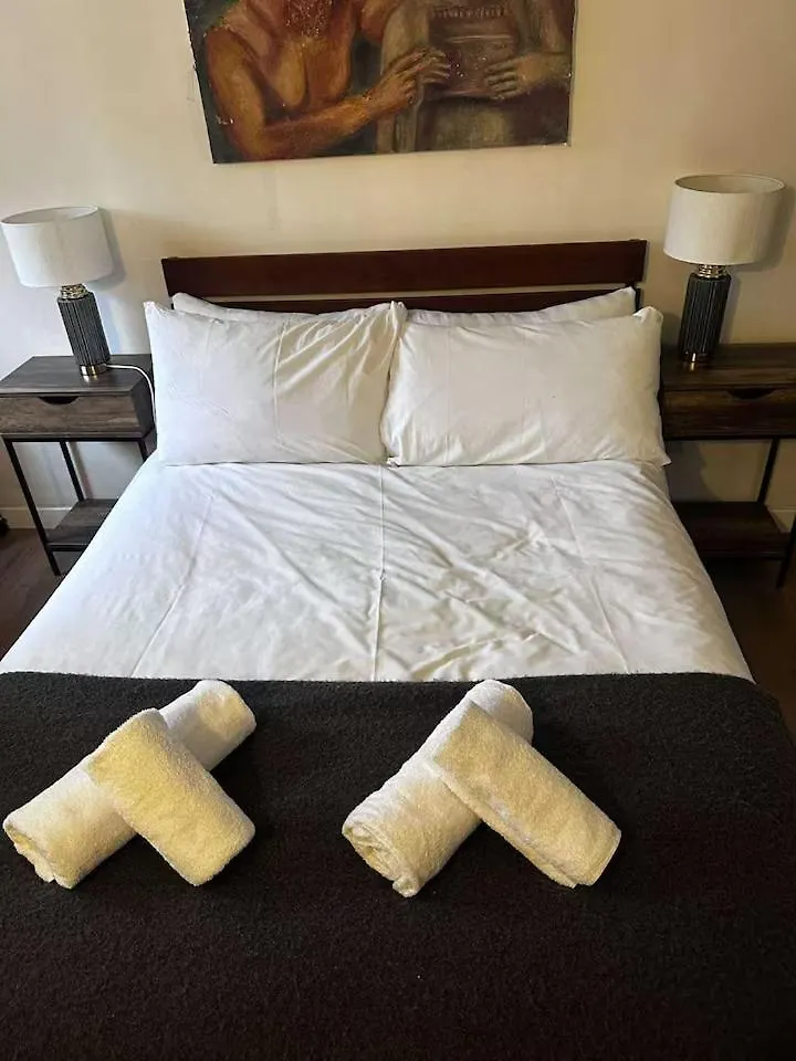 1 Bedroom Beachside Apartment Edinburgh Pass The Keys